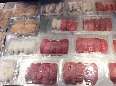  写真6.試食会で使用した寿司の解凍の様子(解凍がかなり進んだ段階の様子)